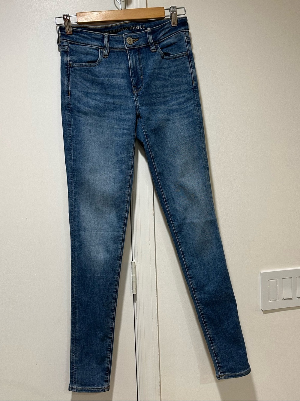American Eagle Medium Wash Skinny Jegging Jeans – Size 0 Long